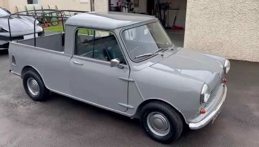 Click Here to read more of Richard Holmes's 1971 Morris Mini